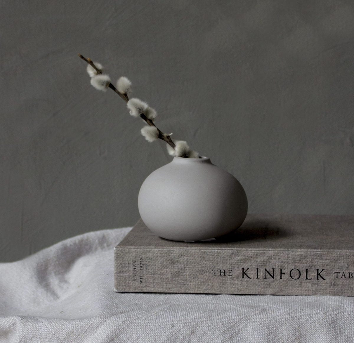 Helehall matt vaas Källa