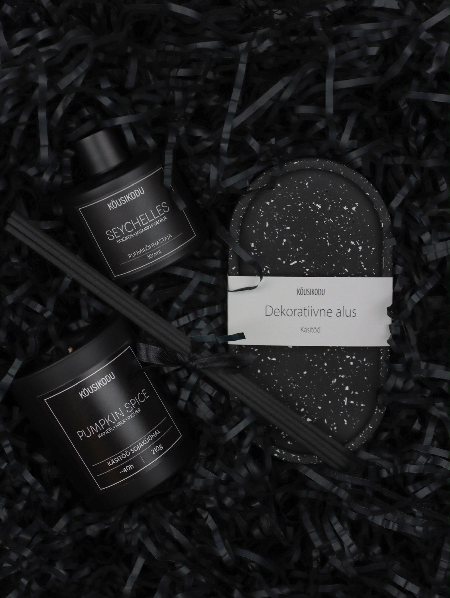 Kinkekomplekt MUST alusega