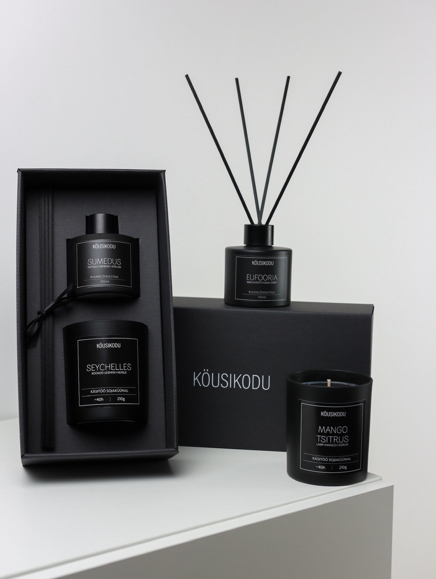 Kinkekomplekt must sojaküünal+ruumilõhnastaja