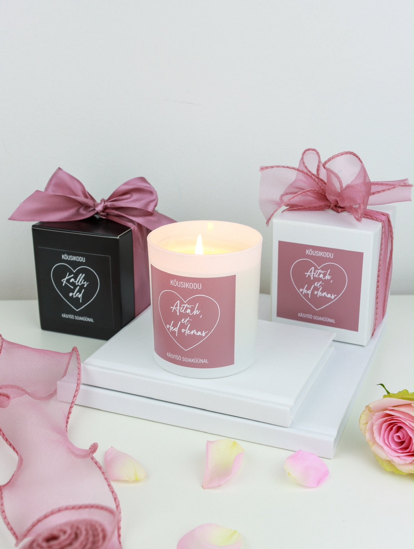 Sõnumiga sojaküünal karbis