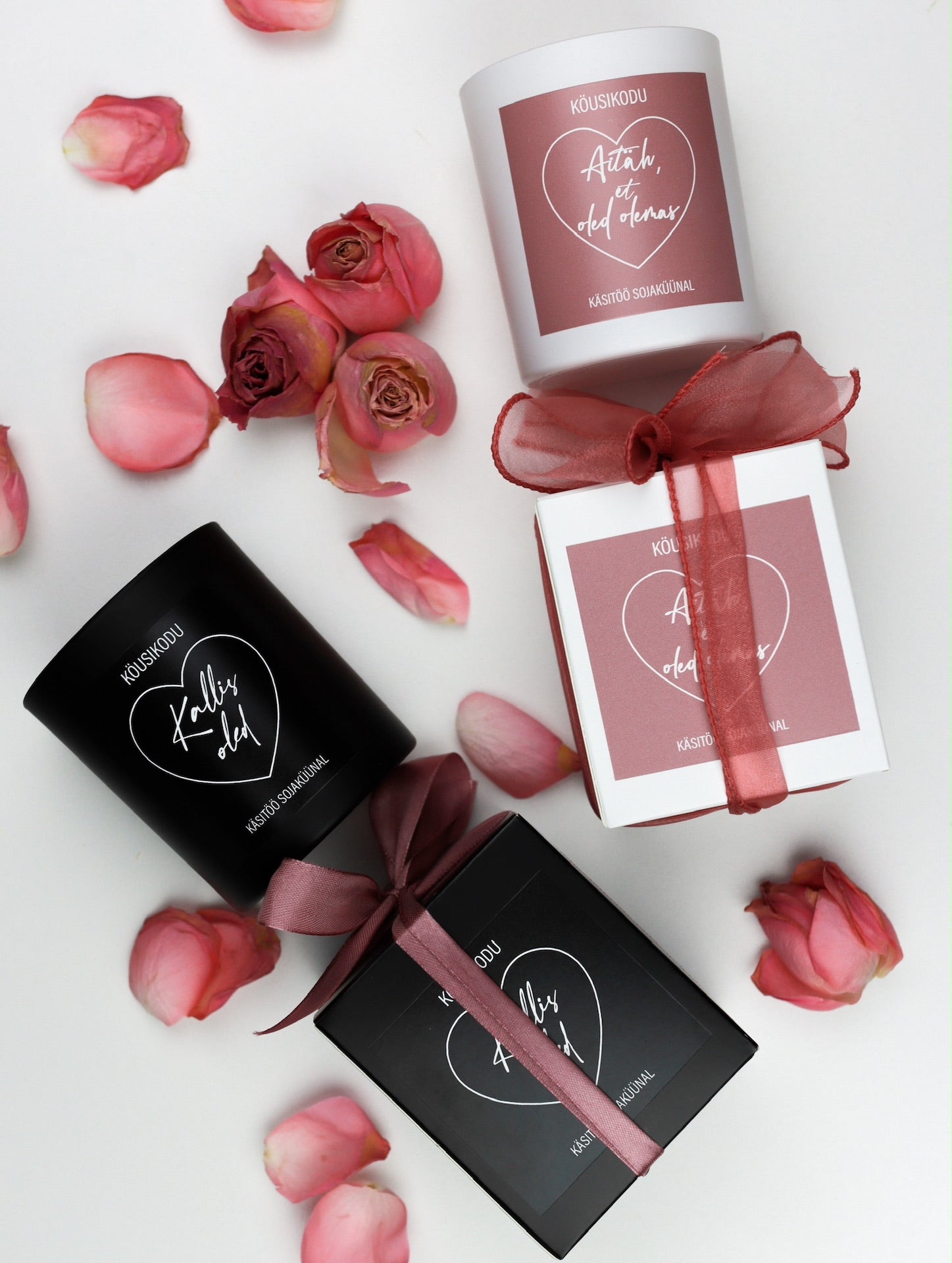 Sõnumiga sojaküünal karbis